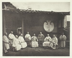 Opat i mnisi z Kushan, ok. 1930 r. 1868. autorstwa John Thomson