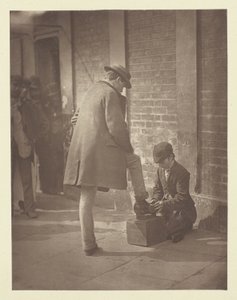 Niezależny czarny but autorstwa John Thomson