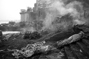 Manikarnika Ghat, Waranasi, 2016 r. (zdjęcie)