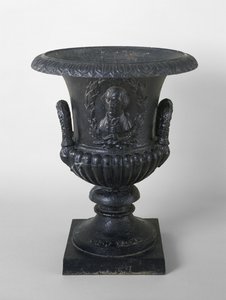 Waza waszyngtońska, ok. 1862 (żeliwo) autorstwa Jordan L. Mott