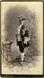 Peter Marie, Bal Kostiumowy