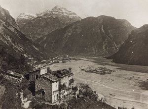 Album "Moja wojna światowa - wspomnienia Frontu Południowo-Zachodniego w Karyntii, Włochy, Trentino-Alto Adige) 31.03.1915-12.11.1918 - Josef Zohles Vienna ": widok Chiusaforte (b/w ph autorstwa Josef Zohles