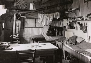 Album "Moja wojna światowa - wspomnienia Frontu Południowo-Zachodniego w Karyntii, Włochy, Trentino-Górna Adyga) 31.03.1915-12.11.1918 - Josef Zohles Wien": oficerowie mieszkaniowi (b/w foto autorstwa Josef Zohles