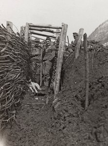 Album "Moja wojna światowa - wspomnienia Frontu Południowo-Zachodniego w Karyntii, Włochy, Trentino-Alto Adige) 31.03.1915-12.11.1918 - Wiedeń Josefa Zohlego": wykop (zdjęcie czarno-białe) autorstwa Josef Zohles
