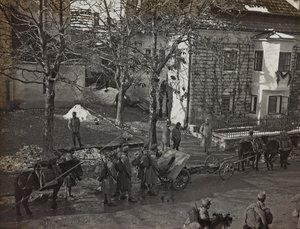 Album "Moja wojna światowa - wspomnienia Frontu Południowo-Zachodniego w Karyntii, Włochy, Trentino-Alto Adige) 31.03.1915-12.11.1918 - Josef Zohles Vienna": strzelcy w Tarvisio (b/w ph