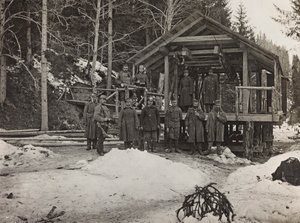Album "Moja wojna światowa - wspomnienia Frontu Południowo-Zachodniego w Karyntii, Włochy, Trentino-Górna Adyga) 31.03.1915-12.11.1918 - Josef Zohles Wiedeń": żołnierze przed kablem autorstwa Josef Zohles