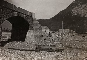 Album "Moja wojna światowa - wspomnienia Frontu Południowo-Zachodniego w Karyntii, Włochy, Trentino-Alto Adige) 31.03.1915-12.11.1918 - Wiedeń Josefa Zohlego": most w Tolmezzo (b/w pho autorstwa Josef Zohles