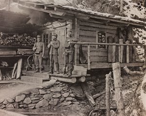 Album "Moja wojna światowa - wspomnienia Frontu Południowo-Zachodniego w Karyntii, Włochy, Trentino-Górna Adyga) 31.03.1915-12.11.1918 - Josef Zohles Wien": oficerowie mieszkaniowi (b/w foto autorstwa Josef Zohles