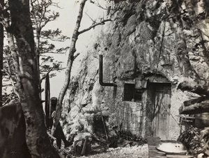 Album "Moja wojna światowa - wspomnienia Frontu Południowo-Zachodniego w Karyntii, Włochy, Trentino-Górna Adyga) 31.03.1915-12.11.1918 - Josef Zohles Wiedeń": ostoja wojny (zdjęcie czarno-białe) autorstwa Josef Zohles