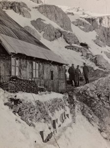 Album "Moja wojna światowa - wspomnienia Frontu Południowo-Zachodniego w Karyntii, Włochy, Trentino-Górna Adyga) 31.03.1915-12.11.1918 - Josef Zohles Wiedeń": barak wojskowy (fot. czarno-białe) autorstwa Josef Zohles