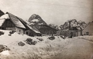 Album "Moja wojna światowa - wspomnienia Frontu Południowo-Zachodniego w Karyntii, Włochy, Trentino-Górna Adyga) 31.03.1915-12.11.1918 - Wiedeń Josefa Zohlego": widok na Cave del Predil (b/ autorstwa Josef Zohles