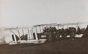 Album "Moja wojna światowa - wspomnienia Frontu Południowo-Zachodniego w Karyntii, Włochy, Trentino-Alto Adige) 31.03.1915-12.11.1918 - Josef Zohles Wien": żołnierze austriaccy i samolot autorstwa Josef Zohles