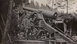 Album "Moja wojna światowa - wspomnienia Frontu Południowo-Zachodniego w Karyntii, Włochy, Trentino-Górna Adyga) 31.03.1915-12.11.1918 - Josef Zohles Vienna": żołnierz z pistoletem (zdjęcie czarno-białe) autorstwa Josef Zohles