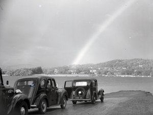 Samochody zaparkowane w Loughrigg Tarn autorstwa Joseph Hardman