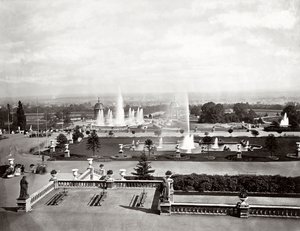 Pałac Kryształowy w Londynie: tarasy i fontanny, ok. 1870 (zdjęcie czarno-białe)