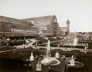 Crystal Palace w Londynie: ogrody i fontanny, ok. 1870 (zdjęcie czarno-białe)
