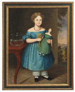 Portret Amy Philpot w niebieskiej sukience z lalką i złotą rybką