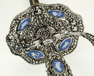 Fragment małego miecza, ok. 1790 (fasetowana, polerowana, oksydowana i pozłacana stal z żelaznymi i jaspisowymi naczyniami)