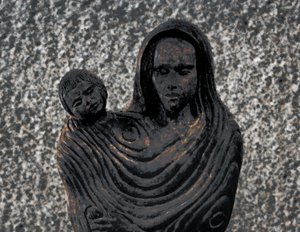 Smutek w oczach Madonny, z serii Chapelle du Canal 2016 (zdjęcie) autorstwa Joy Lions