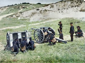 Francuscy żołnierze z moździerzem podczas bitwy nad Marną na wschód od Paryża, wrzesień 1914