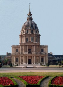 Widok południowy na kopułę hotelu des Invalides zrealizowaną przez Julesa Hardouina Mansarta (1646-1708) na podstawie projektu liberała Bruanda. 1679-1708 Paryż - Kopuła Hotelu des Invalides, zbudowana w latach 1679-1708 przez Hardouina Julesa Mansarta (16