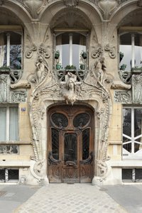 Drzwi wejściowe do alei Rapp 29 w 7. dzielnicy Paryża, architektura secesyjna autorstwa Jules Lavirotte