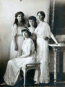 Cztery córki cara Rosji Mikołaja II, lata 1910.