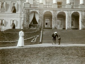 Caryca Aleksandra Fiodorowna z carewiczem Aleksiejem z Rosji, c1907-c1910.