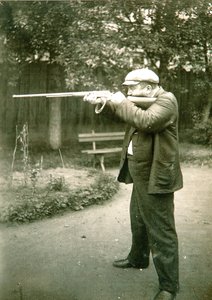 Autor Aleksander Iwanowicz Kuprin (Aleksandre Iwanowicz Kouprine) (1870-1938) w Gatczynie.