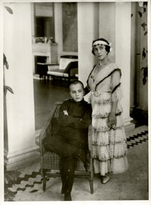 Mathilde Kschessinska 1872-1971 z synem Vladimirem, 1916.