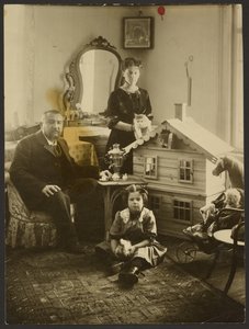 Aleksander Kuprin [słynny rosyjski pisarz] z rodziną