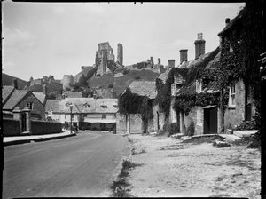 Zamek Corfe, Purbeck, Dorset autorstwa Katherine Jean Macfee