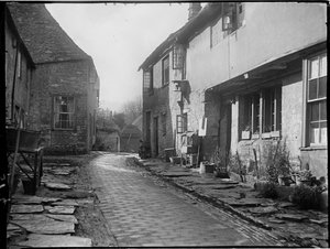 Old George Yard, Burford, Oxfordshire, 22 kwietnia 1924 - 06 maja 1924 (czarno-białe zdjęcie)