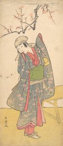 Czwarty Iwai Hanshiro jako młoda dziewczyna stojąca przy drewnianej ławce, ca. 1790 autorstwa Katsukawa Shun