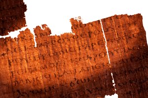 Fragment strony z Ewangelii Judasza; tekst na stronie: Jezus do Judasza "Przekroczysz..., 2006 (zdjęcie) autorstwa Kenneth Garrett