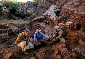 Stanowisko Drimolean, niedaleko Johannesburga, RPA, hominid sprzed 2 milionów lat autorstwa Kenneth Garrett