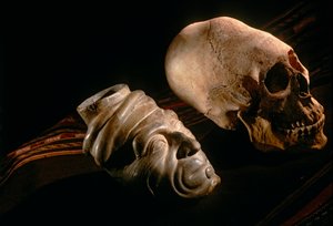 Imperia Słońca; Boliwia; ludy tubylcze; Andy; Tiwanaku; Deformacja czaszki od..., 2002 (zdjęcie) autorstwa Kenneth Garrett