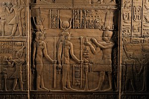 Ostatni faraon MM7836, Egipt, Świątynia Philae, Asuan, Ptolemeusze, Świątynia Izydy, Ptolemeusz I..., 2011 (foto) autorstwa Kenneth Garrett