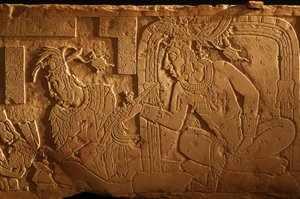 Świątynia 21, ława tronowa, rzeźba króla Akhala Mo Nab, Palenque, Meksyk, 2005 r. (fot.) autorstwa Kenneth Garrett