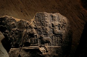 Urkesh, Imperium Hurryjskie, Syria, 2400 p.n.e., Giorgio Buccellati, odcisk pieczęci błotnej qu..., 2004 (zdjęcie) autorstwa Kenneth Garrett