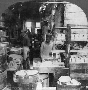 Wypalanie zastawy stołowej w Noted Pottery Centre, Trenton, New Jersey, USA, początek XX wieku autorstwa Keystone View Company