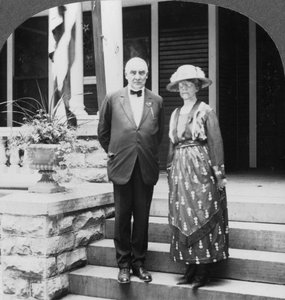 Prezydent i pani Harding w ich domu, Marion, Illinois, USA, c1921-c1923 autorstwa Keystone View Company