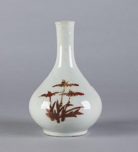 Butelka z motywem kwiatowym, dynastia Yi (ceramiczna)
