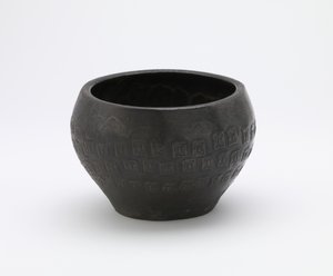 Misa z płaskorzeźbionymi wzorami, XVI-XVII w. autorstwa Korean School