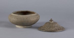 Pudełko z pokrywką, dynastia Silla, 55 BC-935 (kamionka)