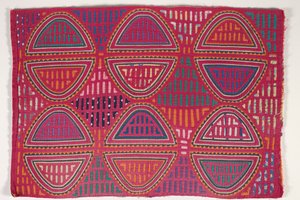 Panel koszuli (mola), ok. 1950 r. (bawełna z aplikacjami) autorstwa Kuna Indian Culture