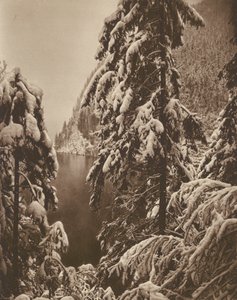 Königssee niedaleko Berchtesgaden; Koenigssee niedaleko Berchtesgaden (zdjęcie czarno-białe) autorstwa Kurt Hielscher