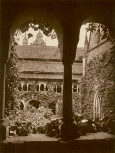 Hildesheim, katedra, klasztor; Hildesheim, krużganek katedralny (zdjęcie czarno-białe) autorstwa Kurt Hielscher