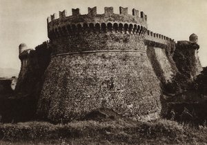 Włochy: Castello Sarzanello (zdjęcie czarno-białe) autorstwa Kurt Hielscher