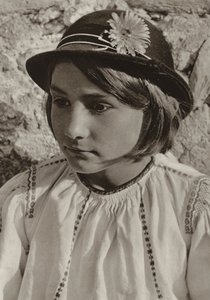 Rumunia: Dragus, wieśniaczka (zdjęcie czarno-białe)